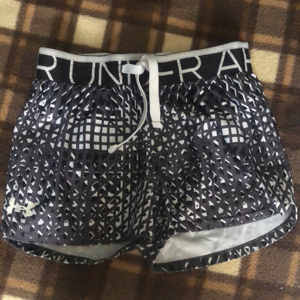 Under armor youth m shorts